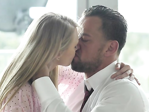 Good Sex Before Work With His Breathtaking Blonde GF